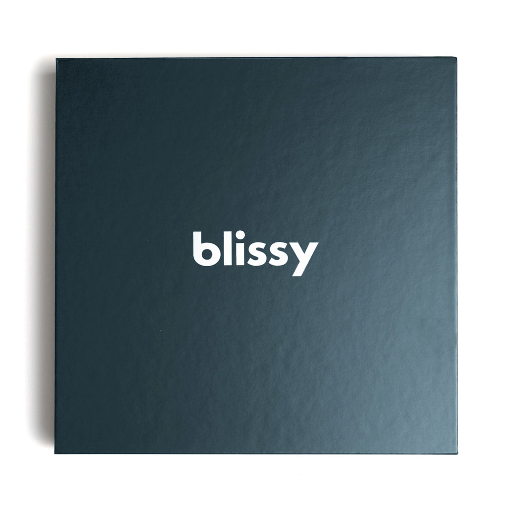 Ash Blue Blissy Dream Set Close-Up – Blissy 22 Momme Silk