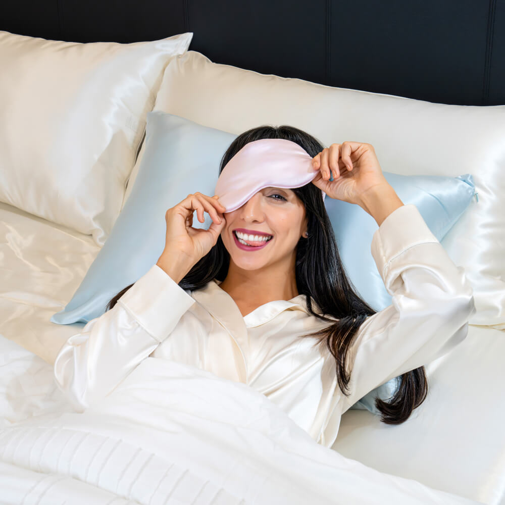 Blissy Blush Sleep Mask Lifestyle – Mulberry Silk