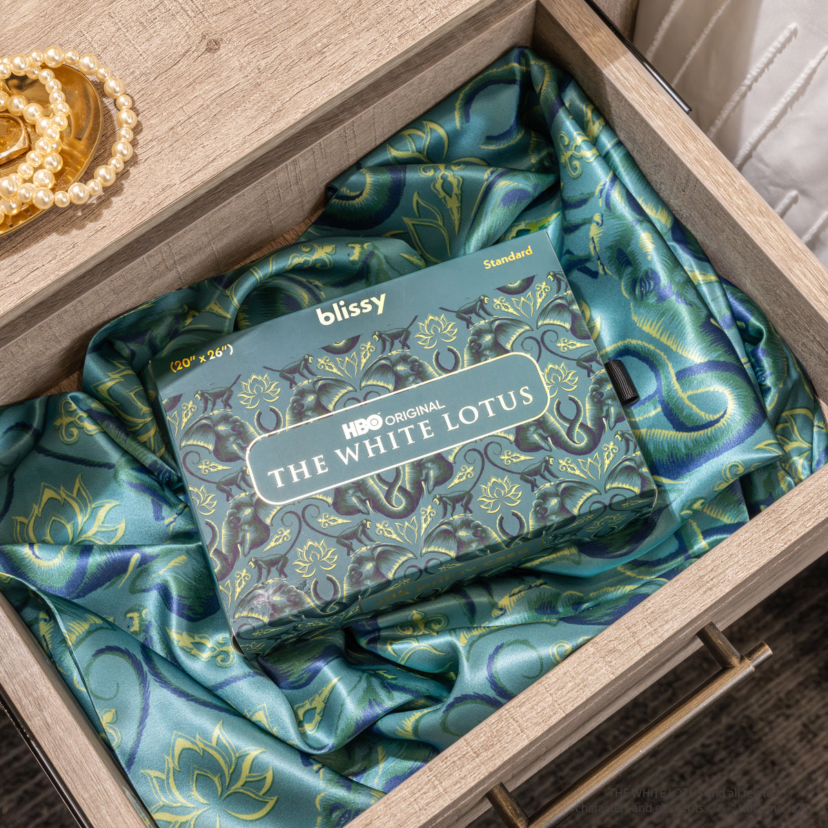 White Lotus Pillowcase Close-Up – Blissy 22 Momme Silk