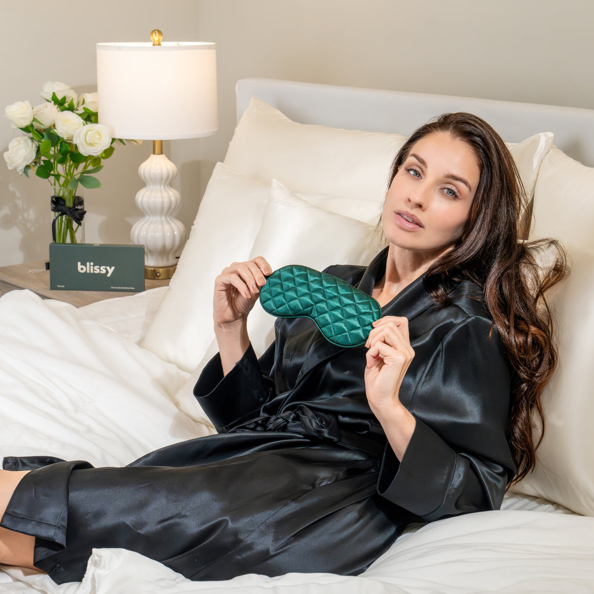Blissy Emerald Sleep Mask Lifestyle – Mulberry Silk