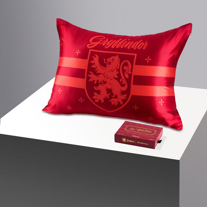 Pillowcase - Harry Potter - Gryffindor™ - Standard - Blissy Silk Pillowcase Harry Potter Close-Up – Blissy 22 Momme Silk
