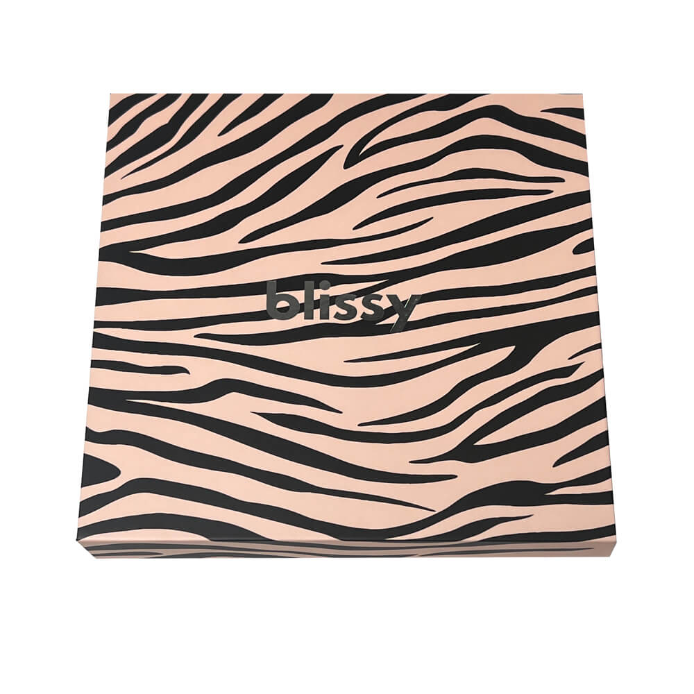 Tiger Blissy Dream Set Close-Up – Blissy 22 Momme Silk