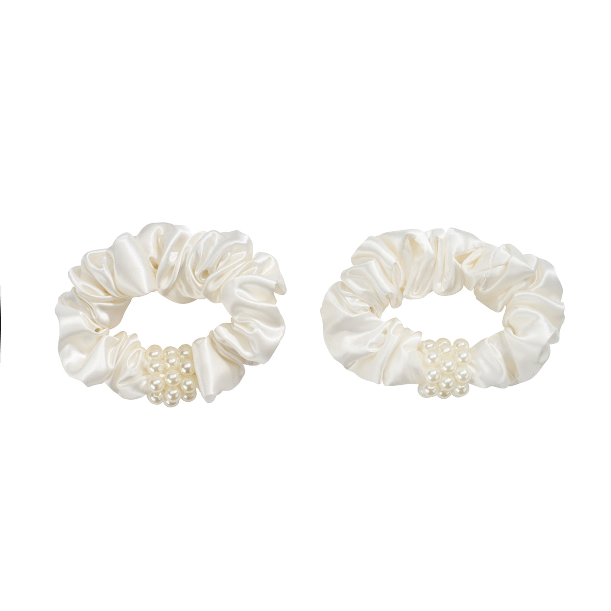 White Blissy Petite Pearl Scrunchies Close-Up – Blissy 22 Momme Silk