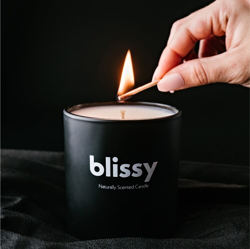 Blissy Woodsmoke & Leather Silk Blissy Candle Detail –