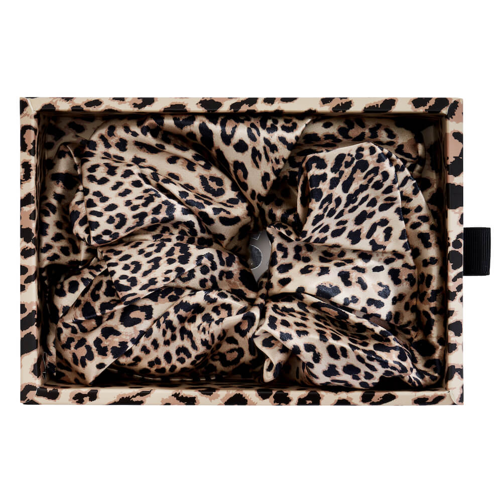 Blissy Leopard Blissy Oversized Scrunchie Lifestyle – Mulberry Silk