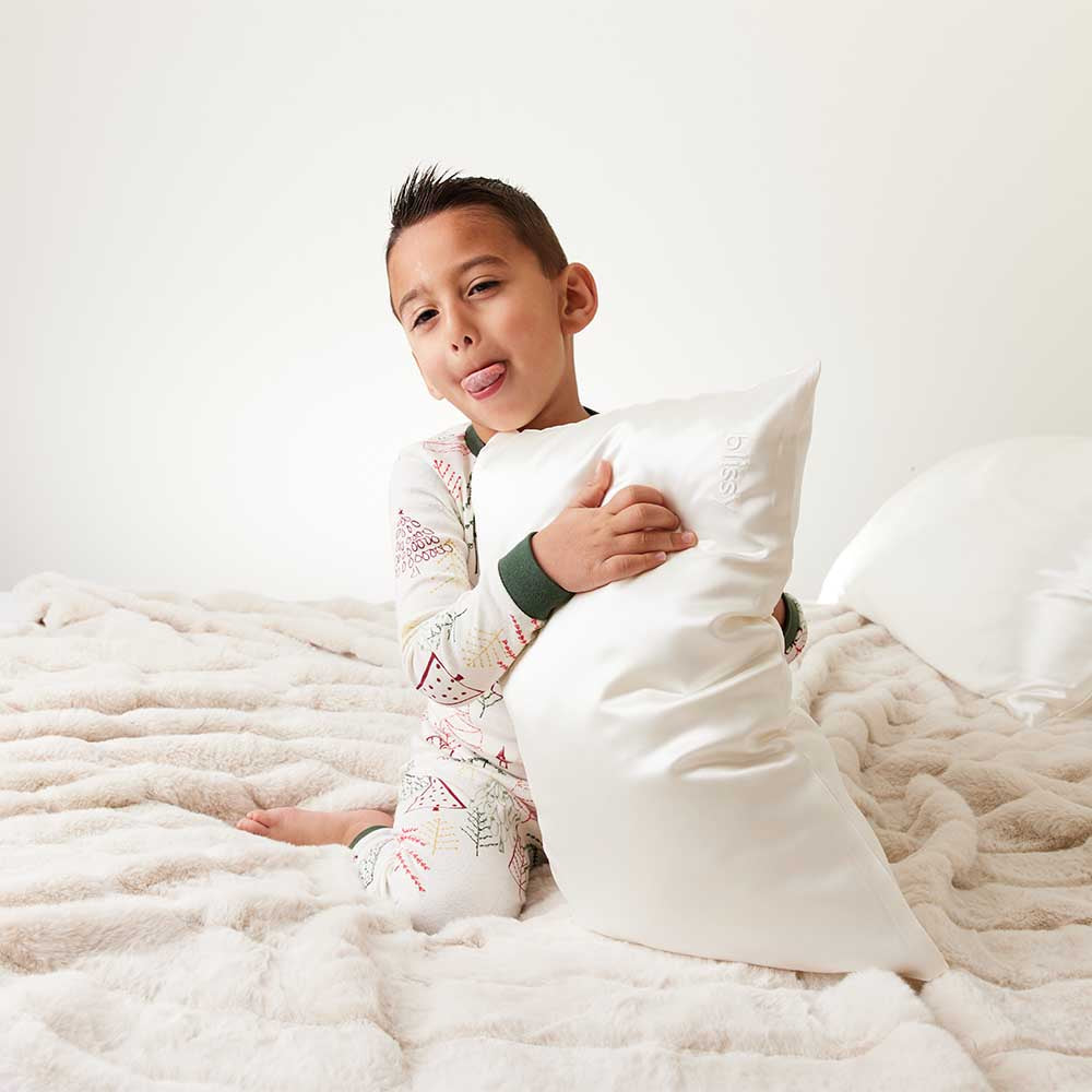 Blissy White Silk Pillowcase Detail –