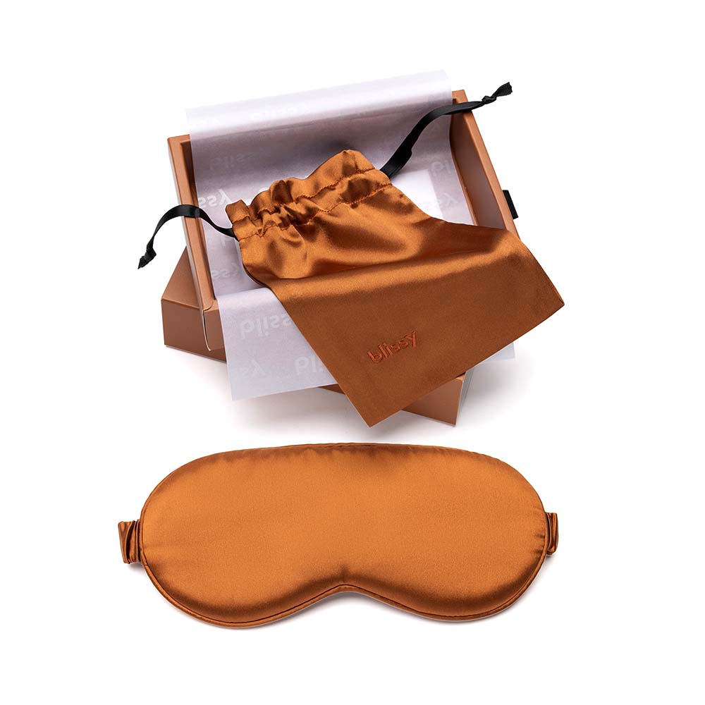 Blissy Bronze Sleep Mask Lifestyle – Mulberry Silk