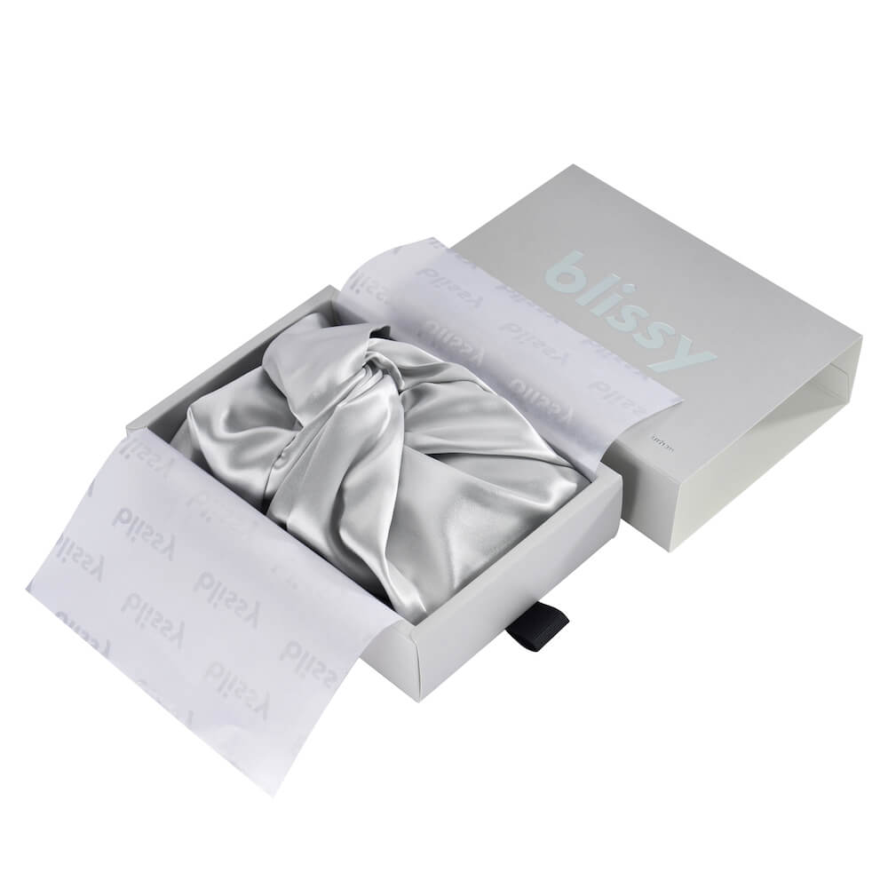 Blissy Silver Blissy Bonnet Lifestyle – Mulberry Silk